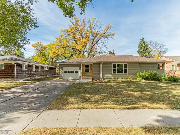 1743 10th St S, Fargo, ND 58103