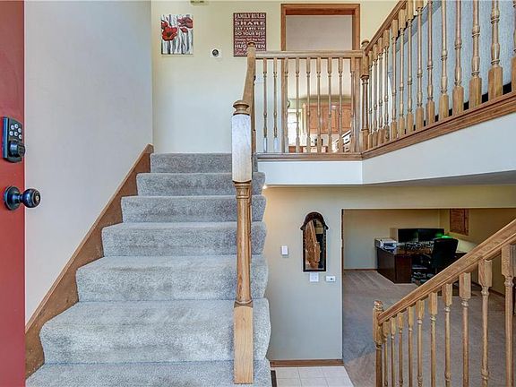 4th image of 242 NE Arbor Dr
