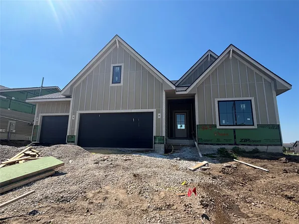 1825 Silver Maple Dr, Norwalk, IA 50211
