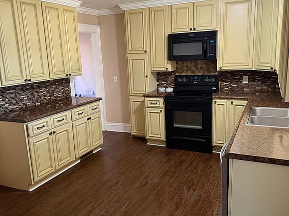 2nd image of 1529 Mathews St
