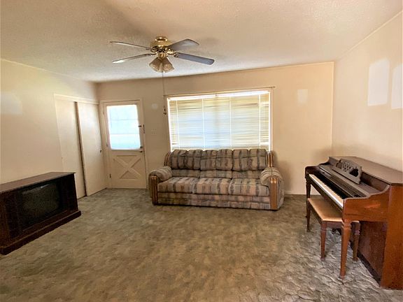 2nd image of 1419 Camelia Dr