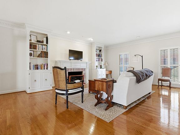 5th image of 2111 Hinson Rd APT 8