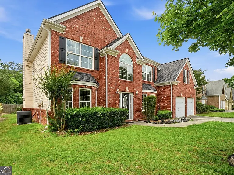 3951 Oak Field Dr — Photo 2