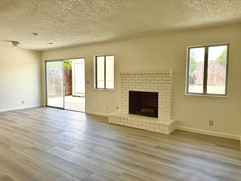 825 Victor St — Photo 6