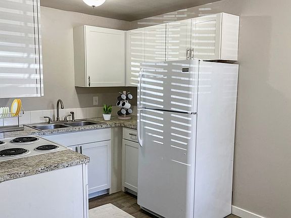 3rd image of 18125 96th Ave NE APT 4
