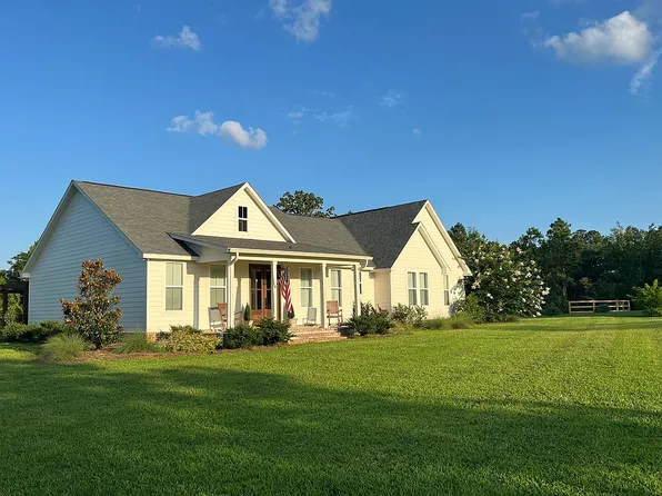 25 Grace Ct, Grove Hill, AL 36451