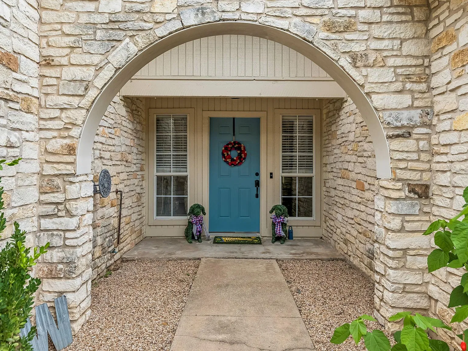 3 bed, 2.0 bath, 1422 sqft, $2,500 — Photo 2