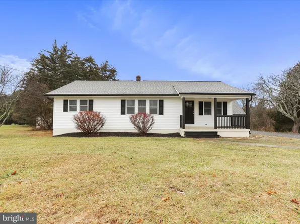 247 Old Middleway Rd, Kearneysville, WV 25430