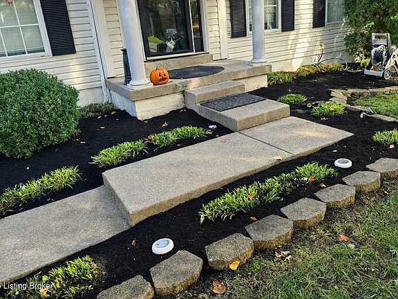 3rd image of 3913 Wyndham Rdg