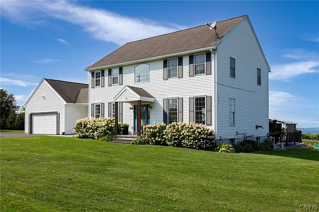 4 bed, 2.5 bath, 2900 sqft, $5,500 — Photo 2