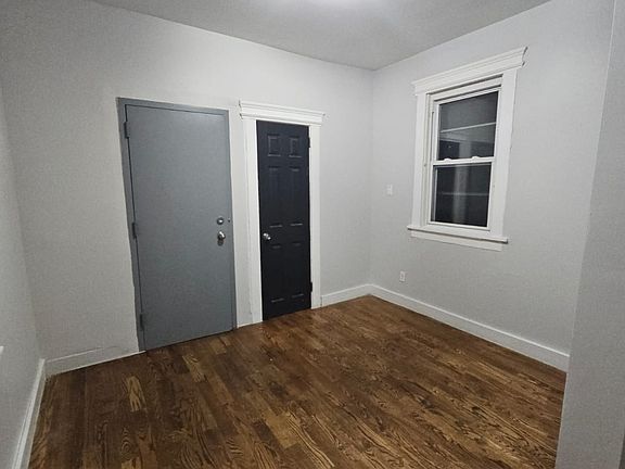 4th image of 277 S Clinton St #2R