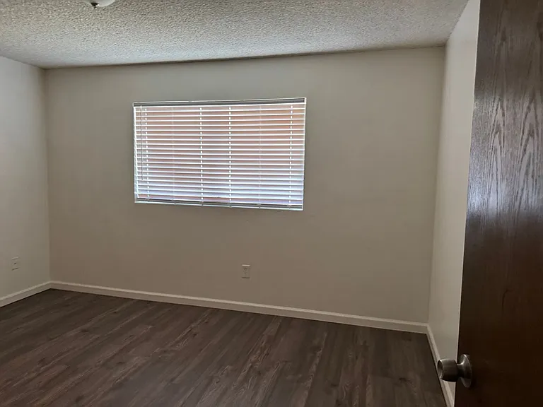 6812 Klamath Way — Photo 8