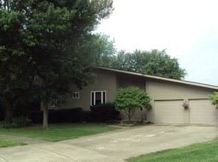 4423 Country Manor Ln, Decatur, IL 62521