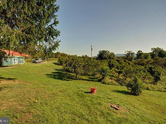 3rd image of 121 Winesap Ln