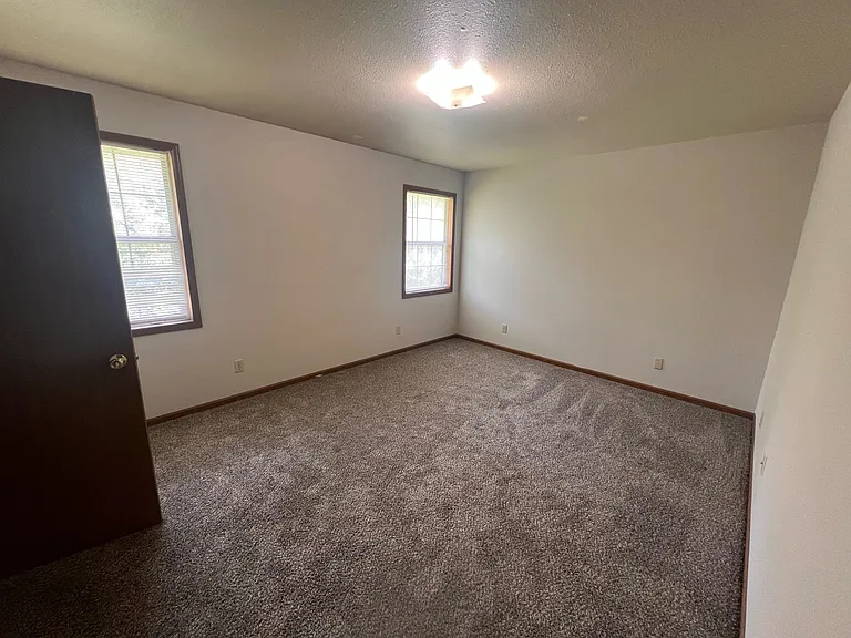3 bed, 1.5 bath, $975 — Photo 4