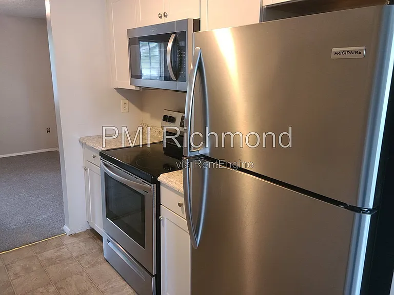 9623 Greenmeadow Cir — Photo 6