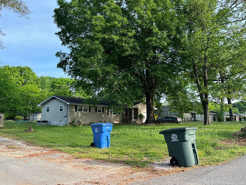 2nd image of 809 Lindsay Ave