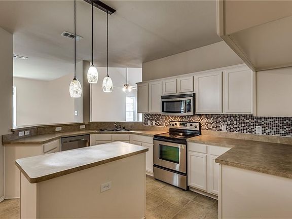 4th image of 133 Hilltop Dr