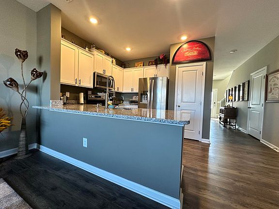 4th image of 70 Moon Rock Ct