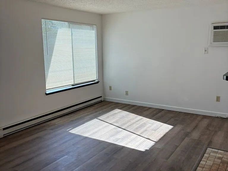 6113-6117 Addison Ct — Photo 3