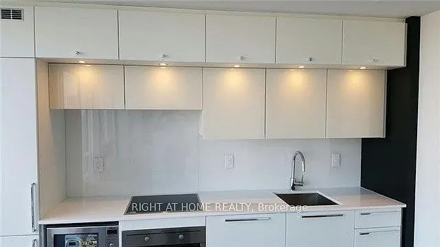 15 Grenville St #1404 — Photo 6