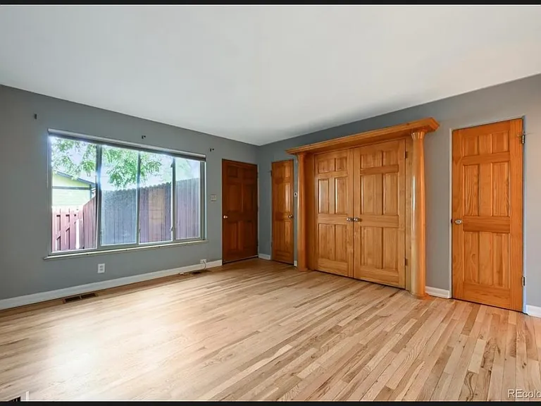 W 35th Ave — Photo 14
