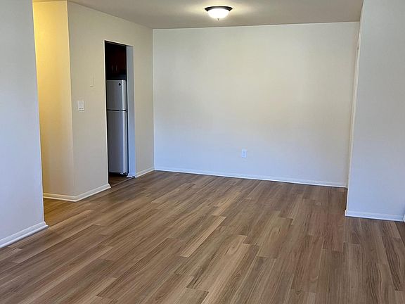4th image of 3601 Strang Blvd APT B