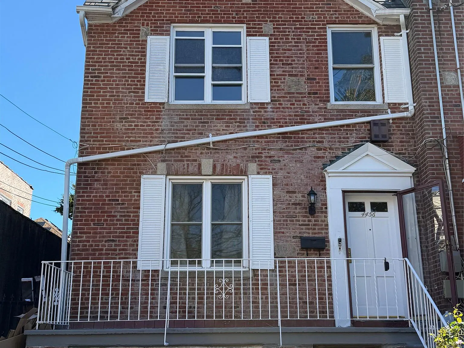 2 bed, 1.0 bath, 2150 sqft, $3,000 — Photo 1