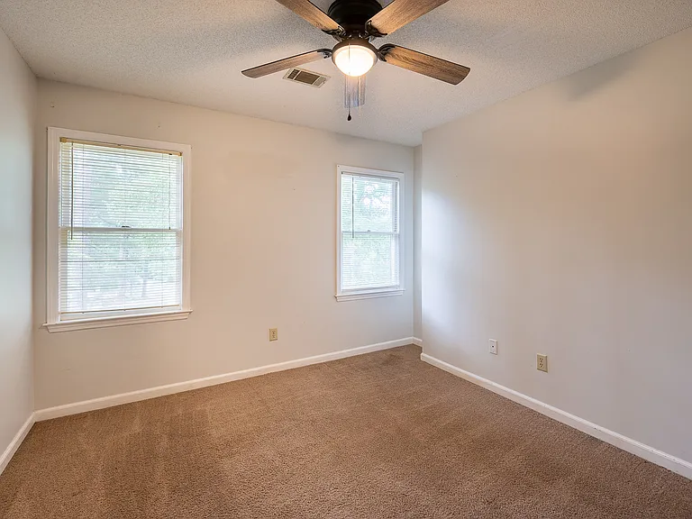 4135 Knollcrest Cir N — Photo 28