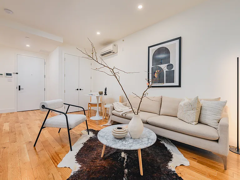 33 Franklin St #202 — Photo 4