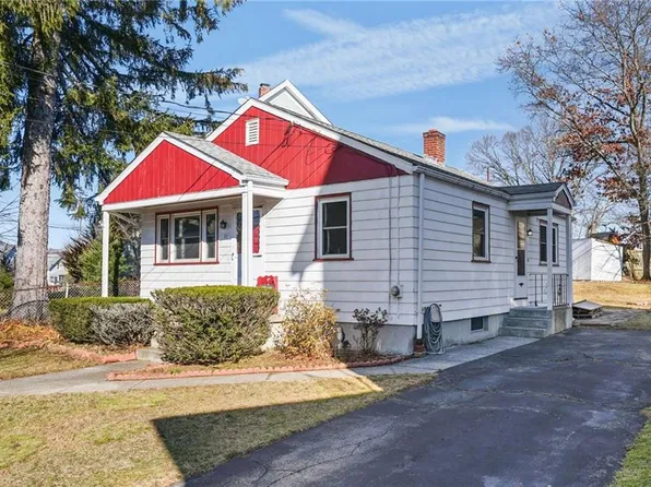 35 Forest Ave, Cumberland, RI 02864