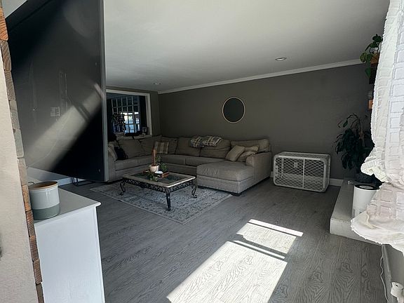2nd image of 1731 Melrose Ave Unit 45