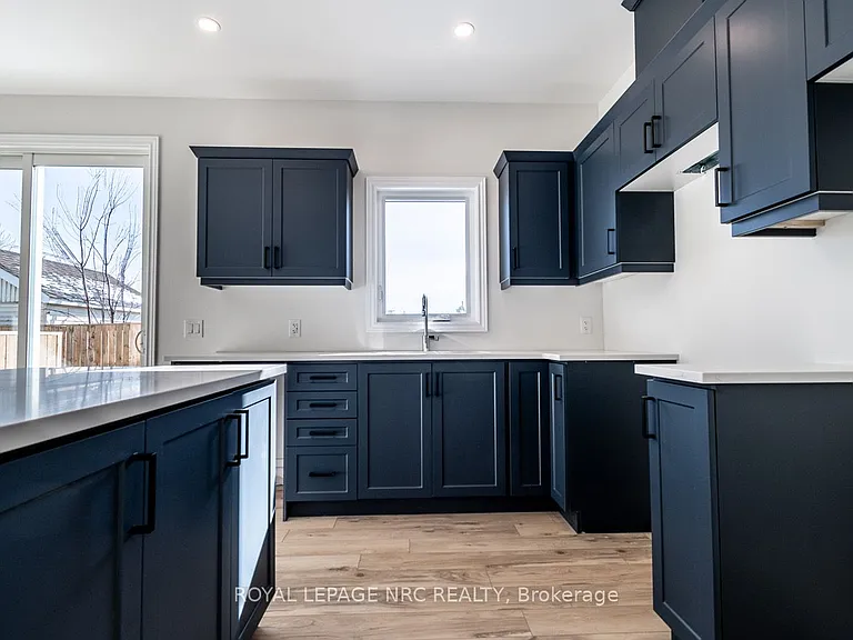 121A Moffatt St #25 — Photo 16