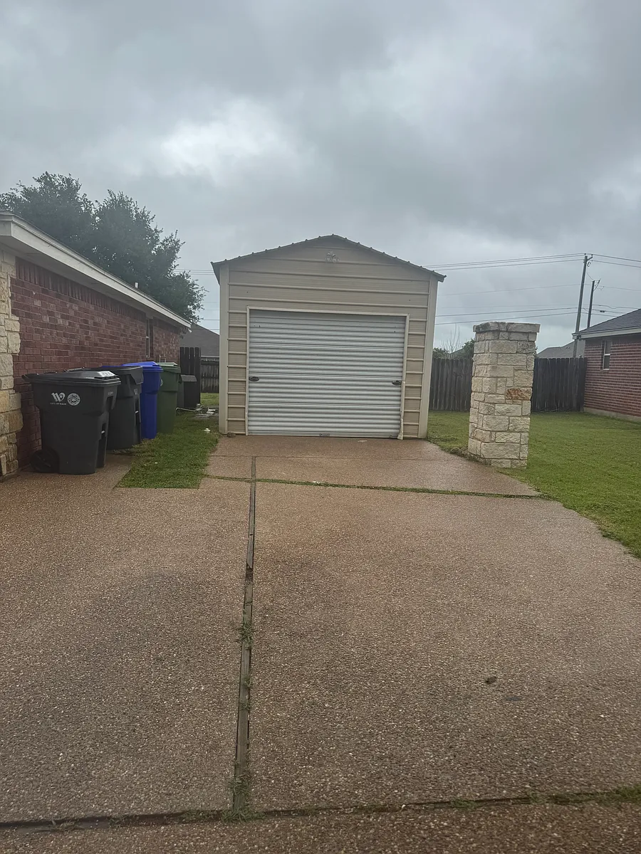 Building Photo - 10821 Snow Pea Dr