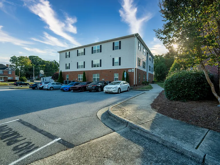 Reynolds Place Apartments — Photo 52