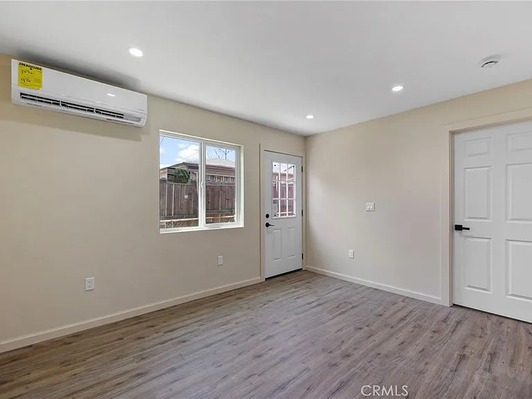 541 N Barbara Ave #B — Photo 3