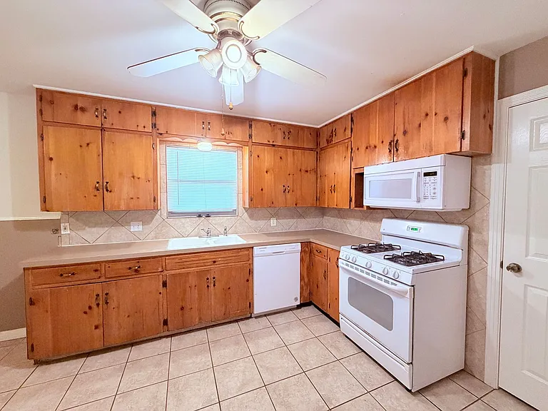 5915 Sunshine Dr — Photo 6