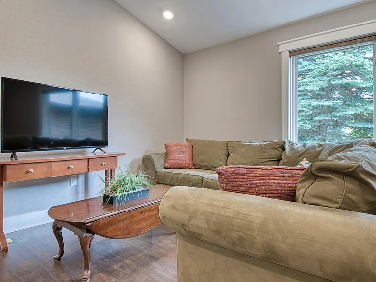 1168 Westview Dr — Photo 7