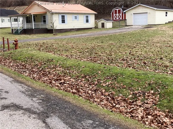 390 Toms Frk, Alum Creek, WV 25003