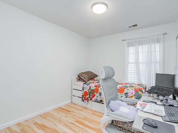 5th image of 52 Grieco Dr