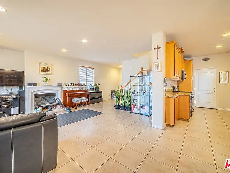 8332 Telegraph Rd — Photo 14