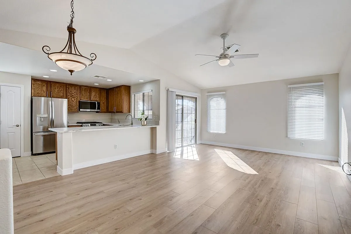 2 bed, 2.0 bath, 1083 sqft, $1,750 — Photo 3