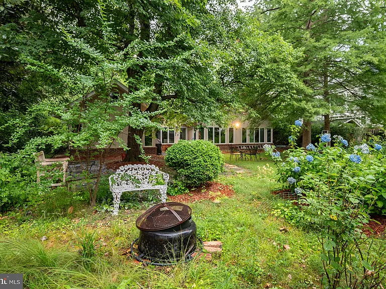 8023 Washington Ave — Photo 46