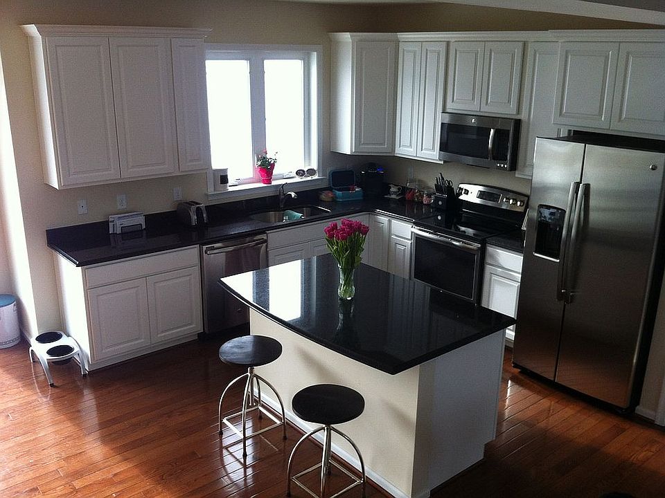 Kitchen with granite 