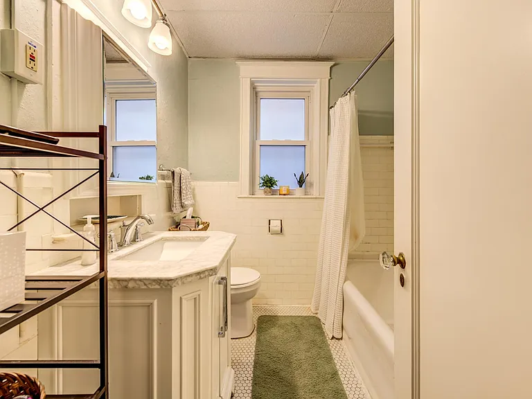 6331 Southwood Ave #2E — Photo 11
