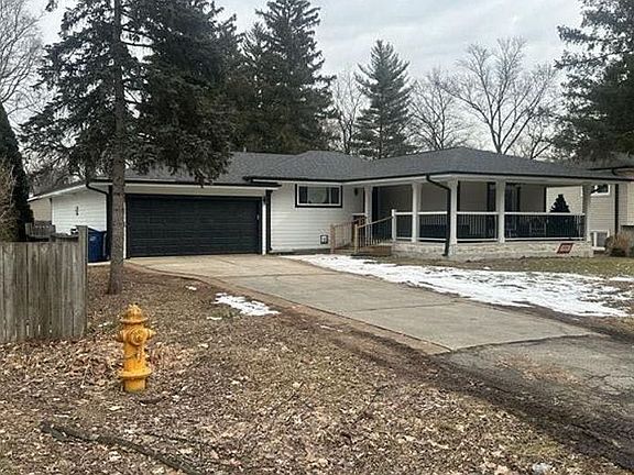 3rd image of 22W574 Sycamore Dr