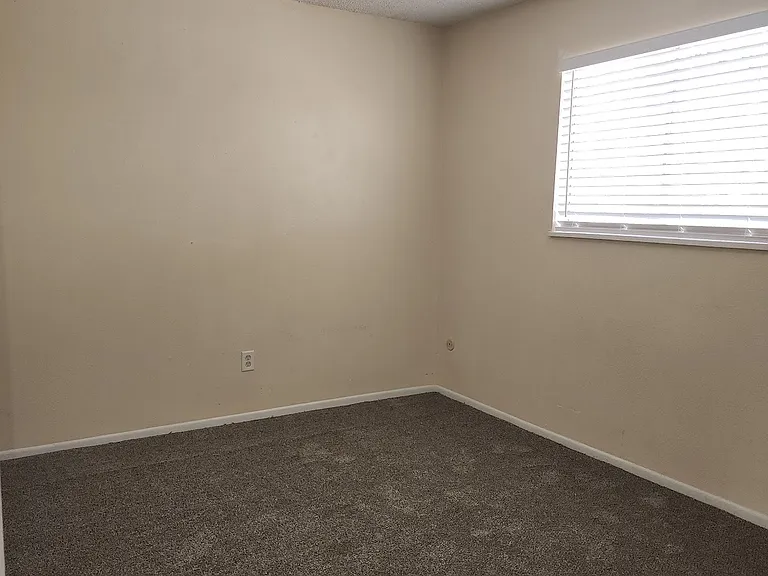1025 Delaware Dr #3 — Photo 5