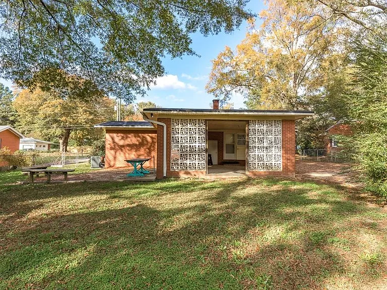 601 Berkshire Dr — Photo 12