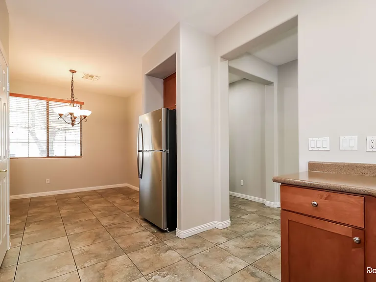 2427 S 101st Ln — Photo 4