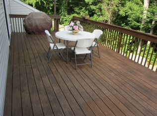 500 Dennison Rdg, Manchester, CT 06040